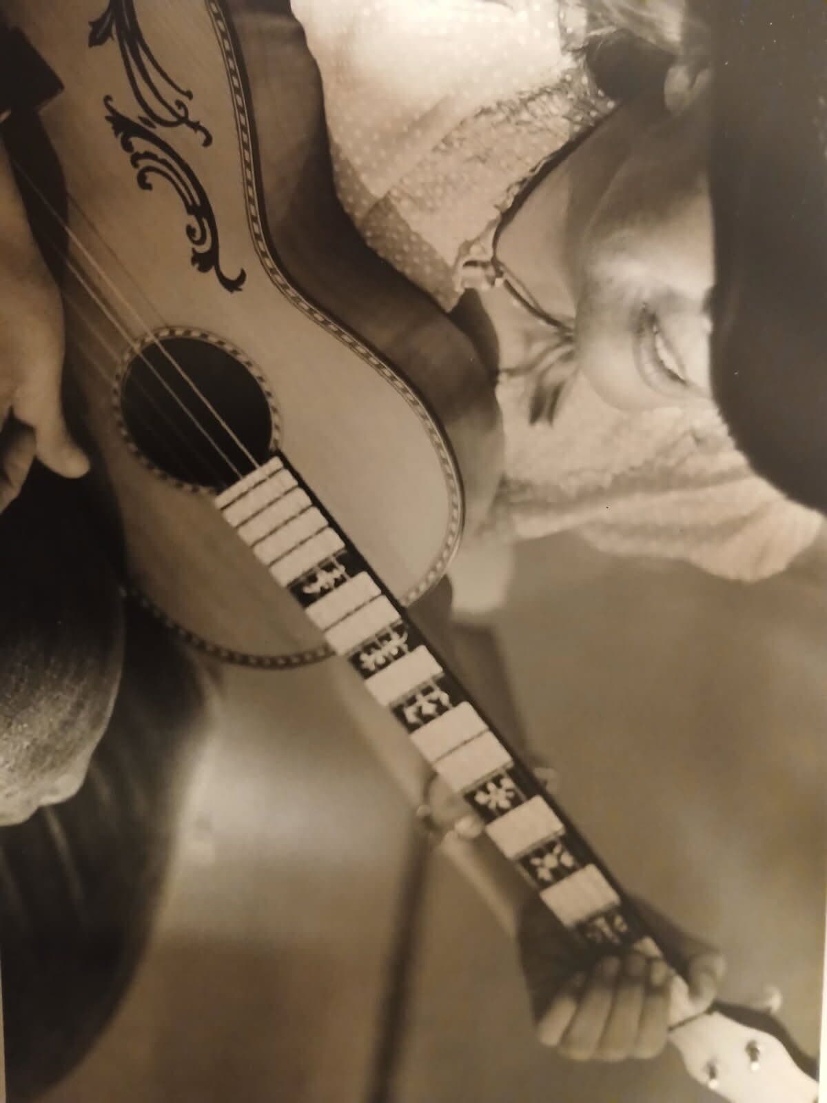 Sandy Hutchinson with guitar